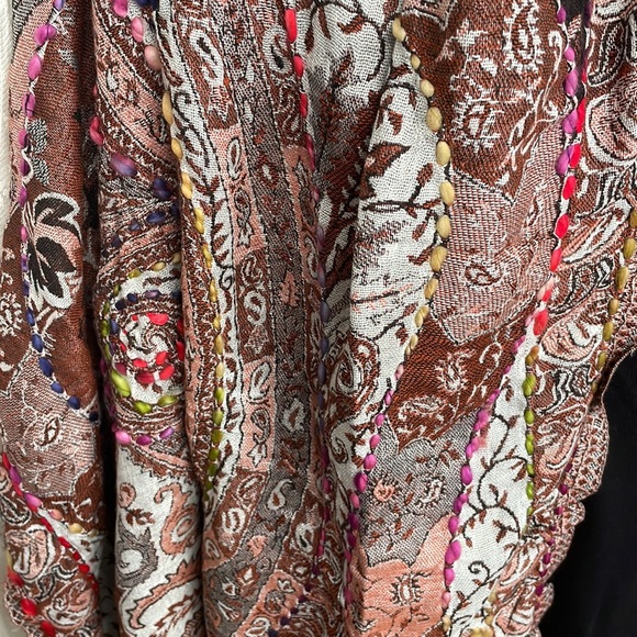 Reversible Pashmina Brown & Pink. And Other Side is Grey & Brown. Beautiful 💕 - Picture 8 of 8